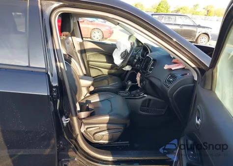 2019 Jeep Compass Limited 4X4 из США, поврежденный, VIN 3C4NJDCB7KT622852